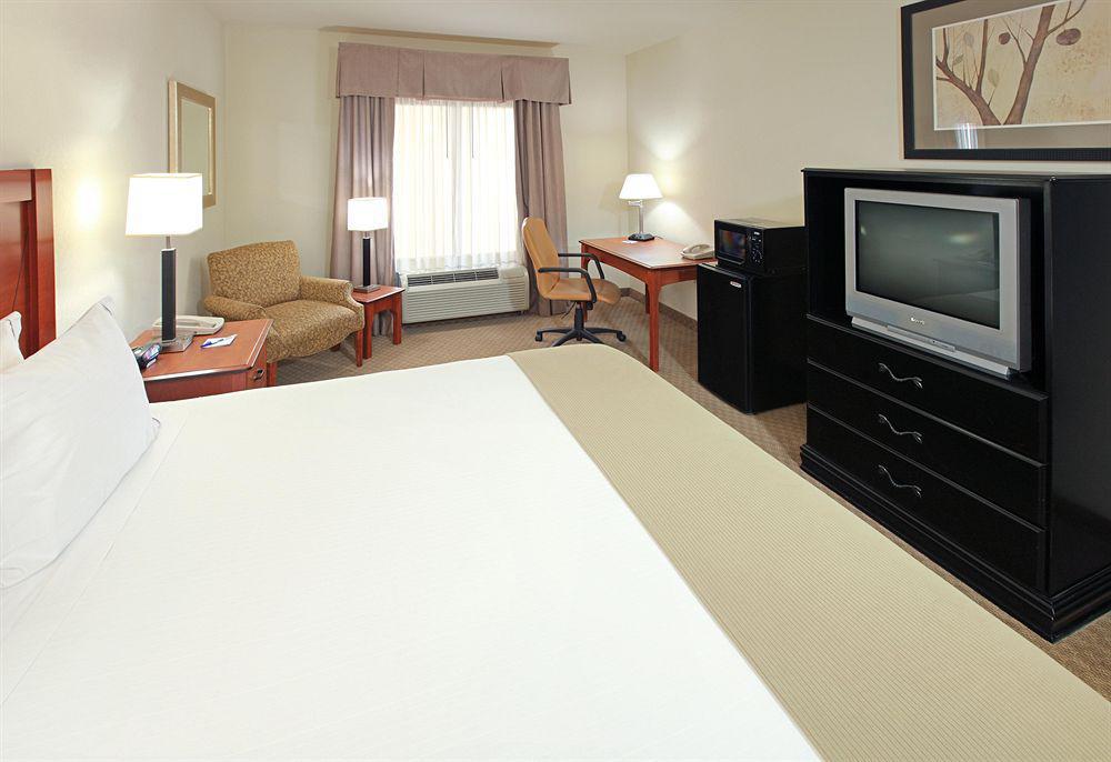 Holiday Inn Express & Suites Pine Bluff/Pines Mall By Ihg Habitación foto
