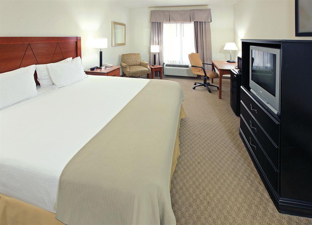Holiday Inn Express & Suites Pine Bluff/Pines Mall By Ihg Habitación foto