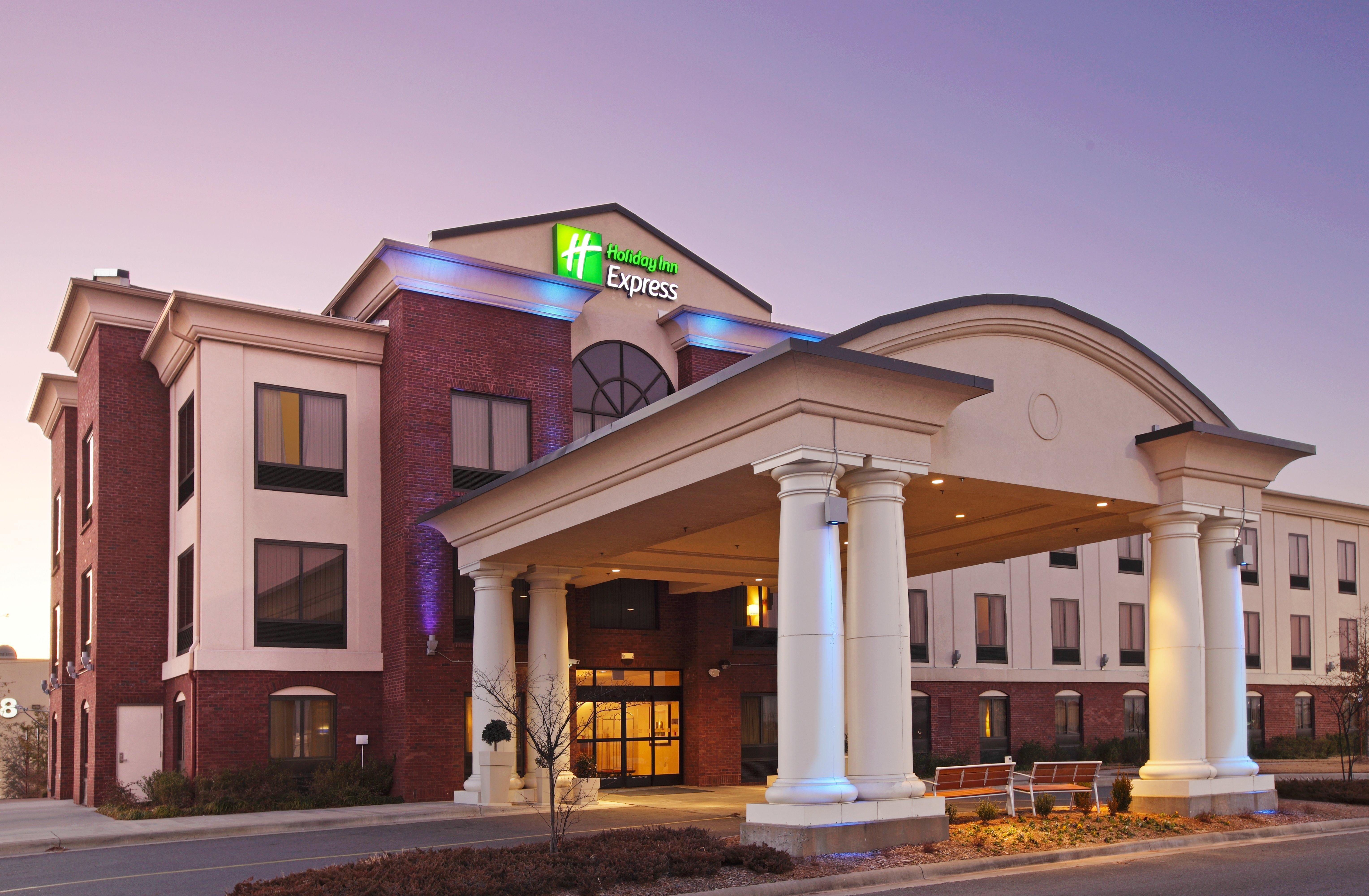 Holiday Inn Express & Suites Pine Bluff/Pines Mall By Ihg Exterior foto