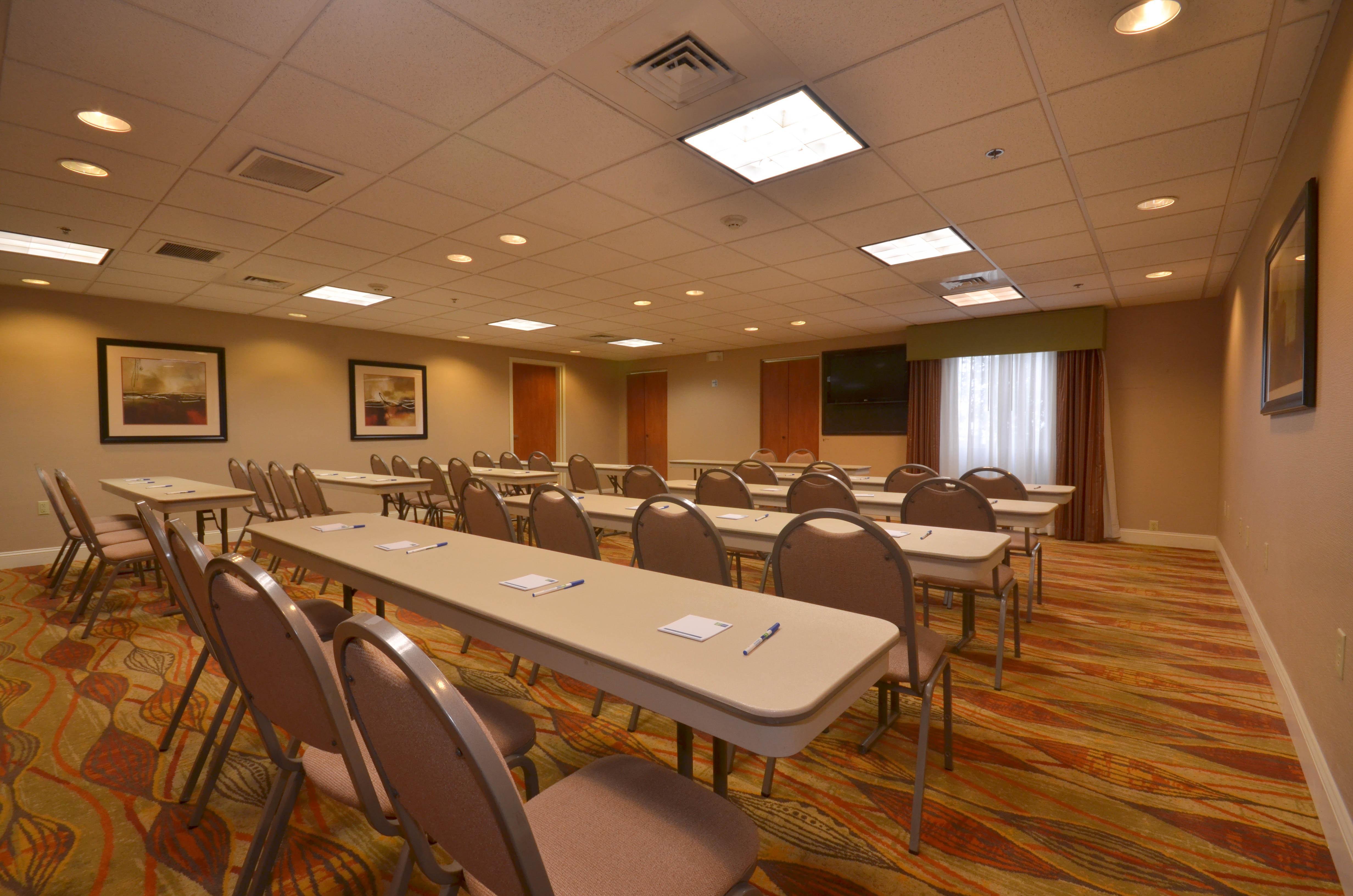 Holiday Inn Express & Suites Pine Bluff/Pines Mall By Ihg Exterior foto