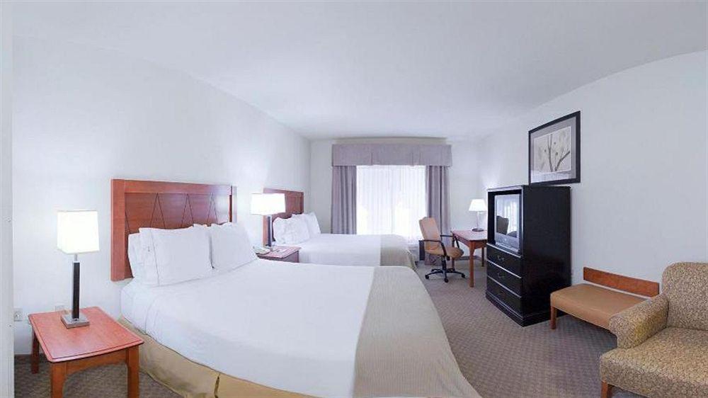 Holiday Inn Express & Suites Pine Bluff/Pines Mall By Ihg Exterior foto
